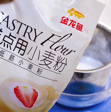 桃心草莓蛋糕，滿滿的草莓香氣，漂亮又美味